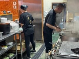 【福岡ラーメン】18歳未満お断り！「あなたの心を鷲掴み」体験レポート！行列のできる人気店の魅力に迫る