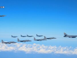 北朝鮮の脅威に日米韓結束！最新ICBM「火星19」に対抗する合同空中訓練