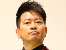 宮迫博之、地上波で粗品との騒動“ネタ”に　両手で木刀持ち「これでアゴをパッキーンや！！」