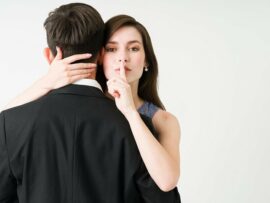 気の利かない男性の特徴？！大喜利で発想力を鍛え、日常生活をもっと面白く！