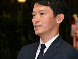 兵庫県知事選：斎藤元彦氏、逆風の選挙戦で支持拡大の謎