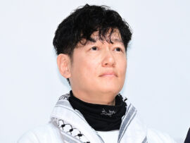 【爆笑必至】井浦新、ドラマ「無能の鷹」で衝撃の変顔！ストッキング相撲姿にファン騒然