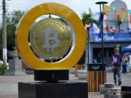 ビットコイン価格、史上初の8万ドル突破！トランプ氏勝利で暗号資産市場に激震