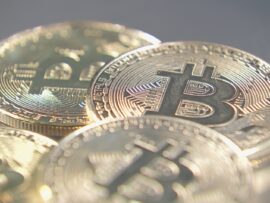 ビットコイン価格、史上初の8万ドル突破！トランプ勝利で規制緩和への期待高まる