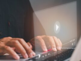 炎上ビジネスの闇：インフルエンサー、そして「100人の工作員」の正体