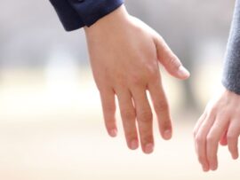 風呂にも入れず、部屋はゴミ屋敷に…「人を信じられない」35歳男性が結婚しようとして、「地獄」へ