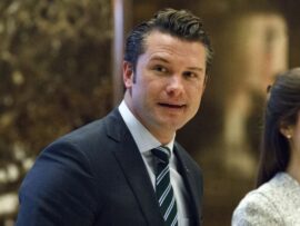 トランプ氏、国防長官に退役軍人のヘグセス氏起用　米軍幹部を解任する委員会設置を検討