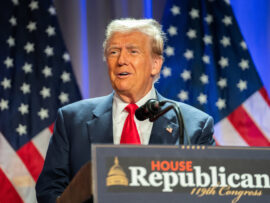 トランプ氏、大統領3選への冗談で波紋？共和党議員団との会合で示唆