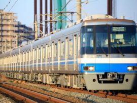 福岡市地下鉄、危険な撮り鉄行為に警告！ホームドアから線路へ身を乗り出す事例も