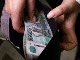 ルーブル急落でロシア中銀が外貨購入を停止！経済への影響は？