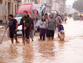 スペイン、気候災害で最大4日間の有給休暇導入！洪水被害受けた画期的な制度とは？