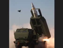 ウクライナ軍、ATACMSでロシア空軍基地を攻撃！緊迫の高まりと報復の連鎖