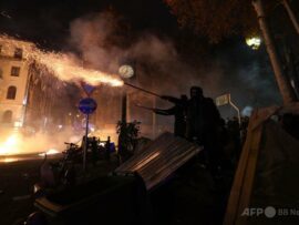 ジョージアEU加盟交渉延期で抗議デモ激化、首都トビリシで数千人が衝突