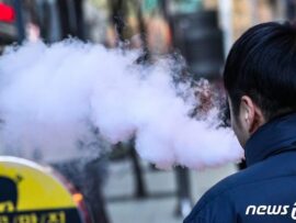 友人のタバコで服が汚染！クリーニング代請求はできる？ 喫煙トラブルの対処法