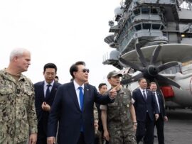 中国人留学生による米空母不法撮影事件の真相：スパイ活動の疑いと国家安全保障への影響