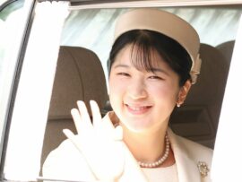 愛子さま、23歳のお誕生日に輝く真珠のブローチ：洗練された皇室ファッションに込められた想いとは？