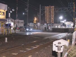遮断機くぐる姿を運転士が目撃…夕方の踏切で10代くらいの女性が電車にはねられ死亡 一時運転見合わせに
