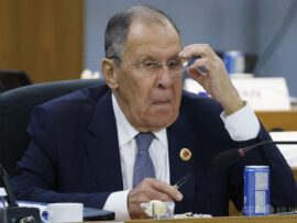 ラブロフ外相、西側の停戦提案はウクライナ再軍備のための時間稼ぎと非難