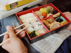 電車内での飲食マナー：日本人の常識と新たな視点