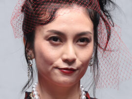 柴咲コウ、FNS歌謡祭で大胆イメチェン！新ショートヘアに絶賛の声