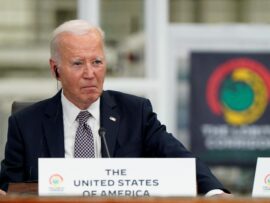 バイデン大統領、アフリカ首脳会議で居眠りか？ 高齢とハンター氏恩赦問題で批判噴出