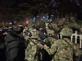 韓国軍検察、戒厳令関与の軍人10人を出国禁止に　陸軍参謀総長ら