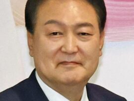 「6時間戒厳令」の愚　夫人の「白いラッキョウ女」かばい続け…尹氏自ら墓穴「大統領の器」ではなかった　来年「赤い韓国」誕生が確実視