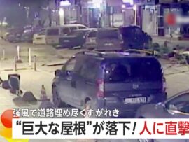 トルコで強風被害！巨大屋根が落下、通行人が巻き込まれるも奇跡的に無事
