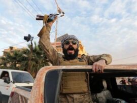 シリア情勢緊迫：反体制派の電撃進軍、古都ホムス包囲へ