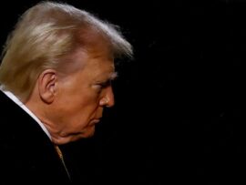 トランプ氏、シリア内戦めぐり「我々の戦いではない」と非介入を明言