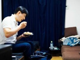 【結婚できない男の現実】年収300～500万円の中間層の未婚率が急上昇！経済力と結婚の密接な関係