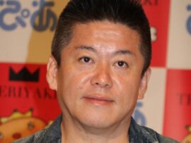 堀江貴文氏、パーカー論争で作家・妹尾ユウカ氏への批判継続！「営業妨害」との声も