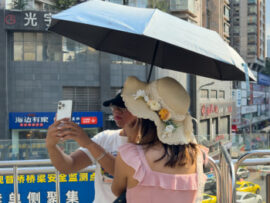 中国Z世代の消費パワー：爆買い「月光族」が経済を動かす！