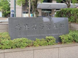 兵庫県稲美町でバイクとトラック衝突事故、10代男性1人死亡1人重体