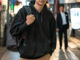 40代からのパーカー(フーディー)選びと着こなし術：大人の休日スタイルを格上げする秘訣