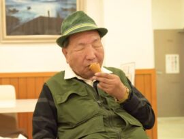 自販機にピースサイン 、体調不良は「ばい菌の仕業」…死刑判決から半世紀超、記者が見た袴田さんの拘禁症状　無罪確定後は変化を感じさせる言葉も。釈放から１０年、姉と２人暮らしの日常