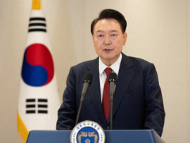 韓国株式市場、年金基金の買い支えで反発も不安残る