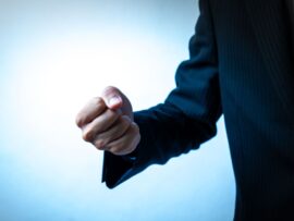 パチンコ店長の常軌を逸したパワハラ：暴行、いじめ、セクハラ… そして解雇？！