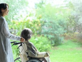 80代の高齢の親の将来に不安を抱える子供世代…「元気高齢者」の現実と長寿リスク