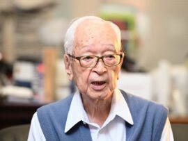 渡邉恒雄氏と中曽根康弘元首相：深い絆と「終生一記者」の碑