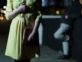 深夜の恐怖：一人歩きで強盗被害に遭ったシングルマザーの6年間のトラウマ