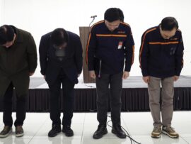 チェジュ航空社長、務安国際空港の旅客機事故で謝罪も原因究明は調査待ち