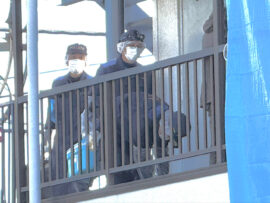 所沢市マンション殺人事件：25歳男性殺害、鍵を握る謎の女性