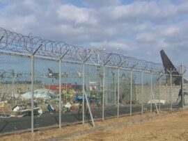 韓国務安空港で旅客機着陸失敗、鳥類衝突警報後に発生か