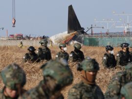 済州航空、務安空港で滑走路逸脱事故：専門家が外壁衝突を問題視