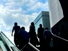 日本経済の停滞：一人当たりGDPで韓国に抜かれ、OECD加盟国中22位に…その深刻な現状と未来への展望
