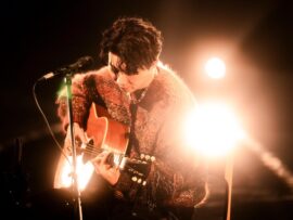 紅白歌合戦：星野源、沈黙の15秒と「ばらばら」への変更が生んだ感動