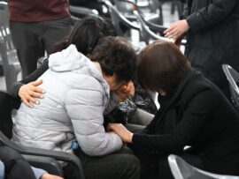韓国旅客機墜落事故：務安空港に響く悲痛な声、177名の犠牲者