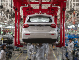 中国経済の闇：EV好調の影に潜む危機