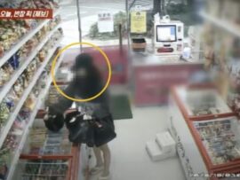 「無人店舗で菓子盗み逃走」防犯カメラをみれば…韓国の有名ネット配信者が「両手いっぱい5袋」